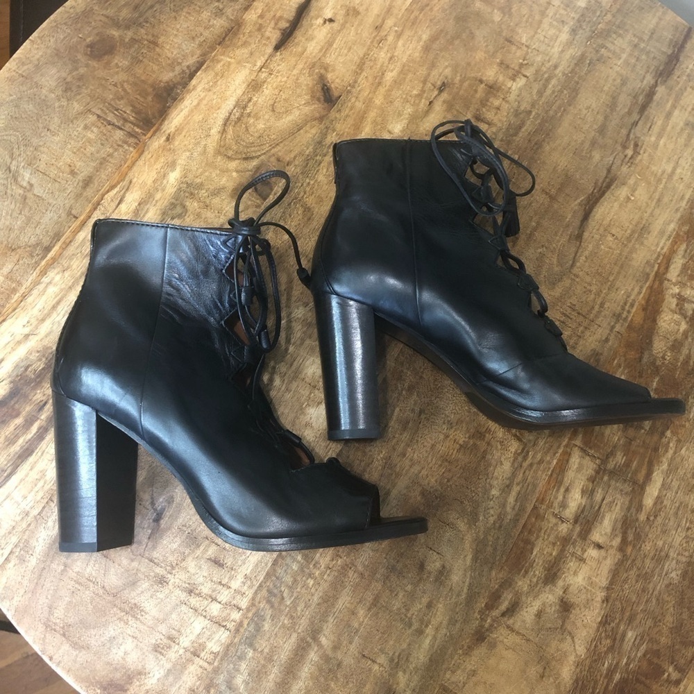 Frye lace up leather heels with leather laces/tassels. Excellent condition, 7.5 - Picture 11 of 14